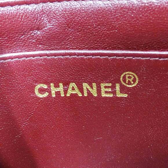 Chanel Mini Matelasse Women's Shoulder Bag in Black Lambskin with Gold Hardwa... - Picture 6 of 15